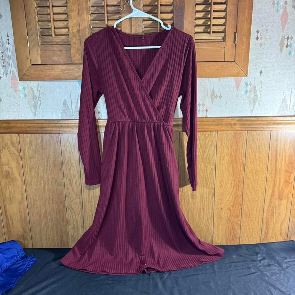 Burgundy ribbed midi dress Size Medium‎